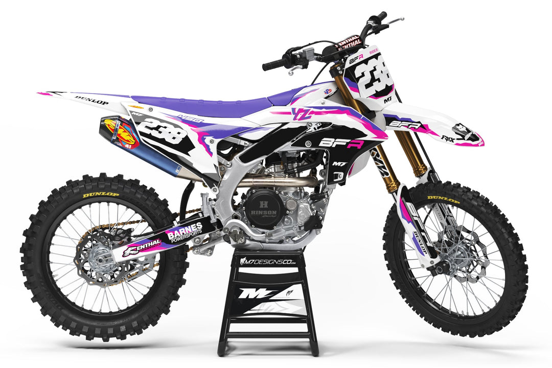 TEAM BARNES BFR YAMAHA RETRO Race 24